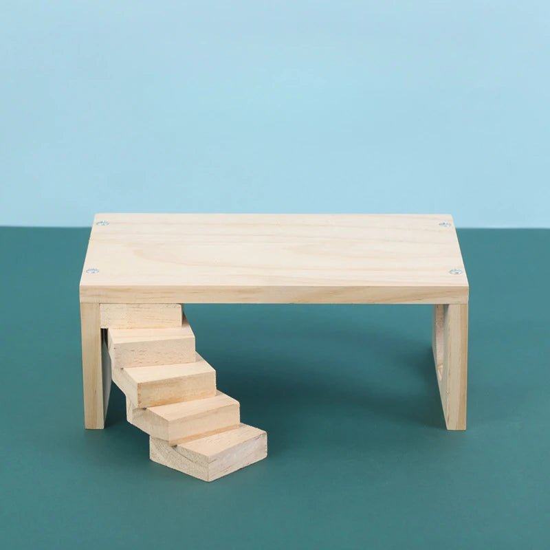 Träplatform för smådjur